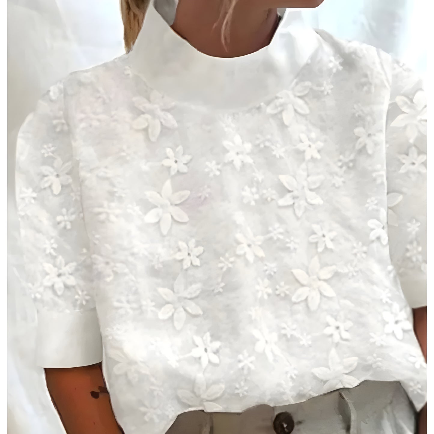Alva™ | Tidlös Blus med Subtila Broderier för Elegans och Komfort